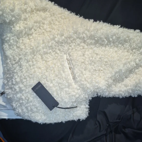 Women's Cream Fleece Jacket - Picture 5 of 5